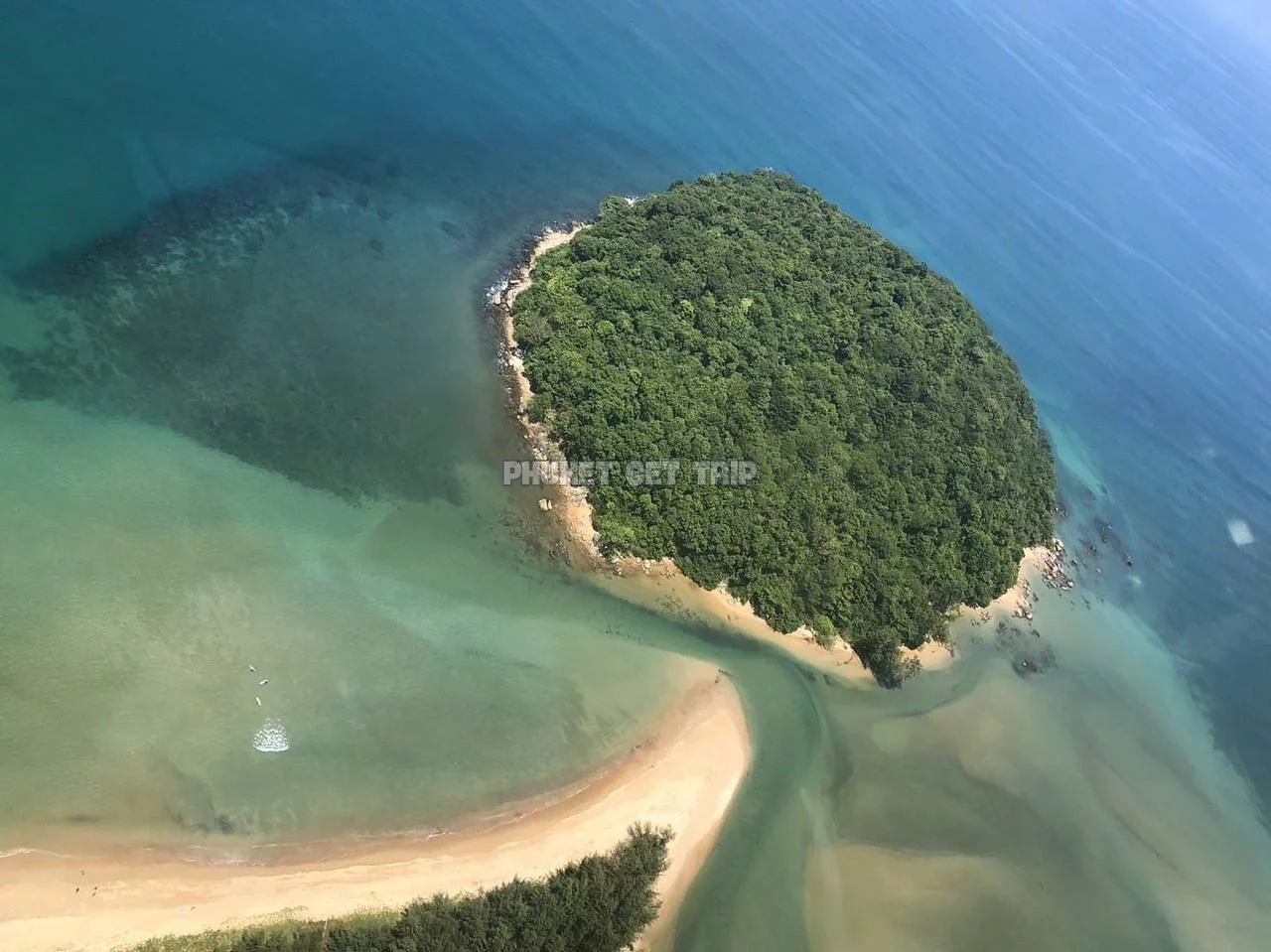 Полет на самолете над Пхукетом и островами