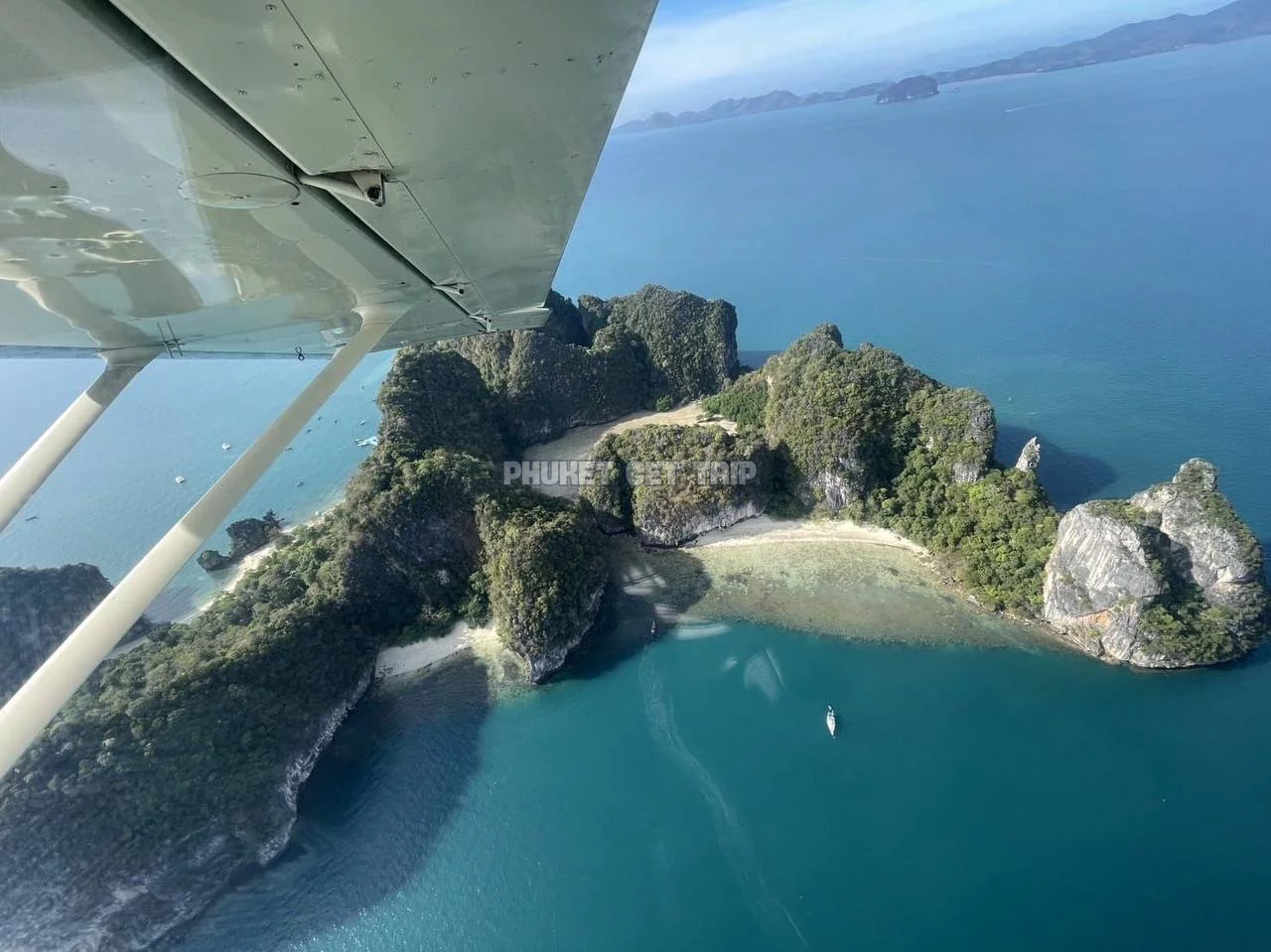 Полет на самолете над Пхукетом и островами